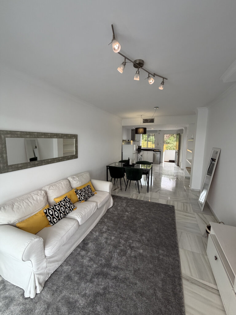 Furnished 2 Bedroom Apartment for Rent in Señorio de Gonzaga, Nueva Andalucía, Marbella
