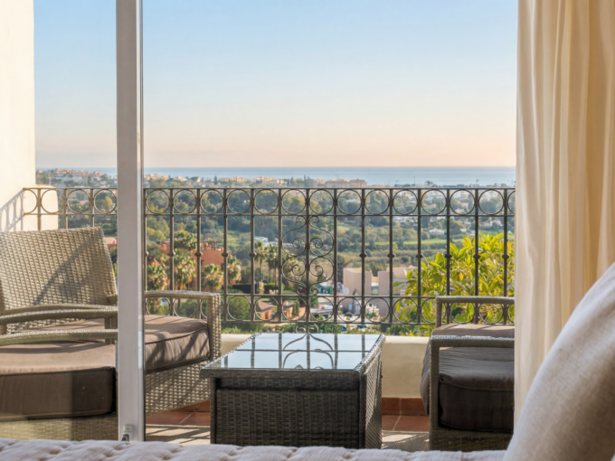 Furnished 2 Bedroom Apartment for Rent in Lomas del Marqués, La Alquería, Benahavís