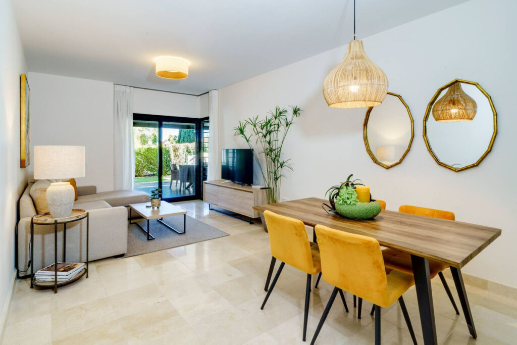 Furnished 2 Bedroom Apartment with Terrace for Rent in Los Flamingos, Benahavís