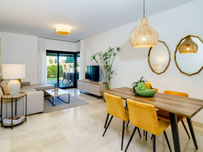 Furnished 2 Bedroom Apartment with Terrace for Rent in Los Flamingos, Benahavís
