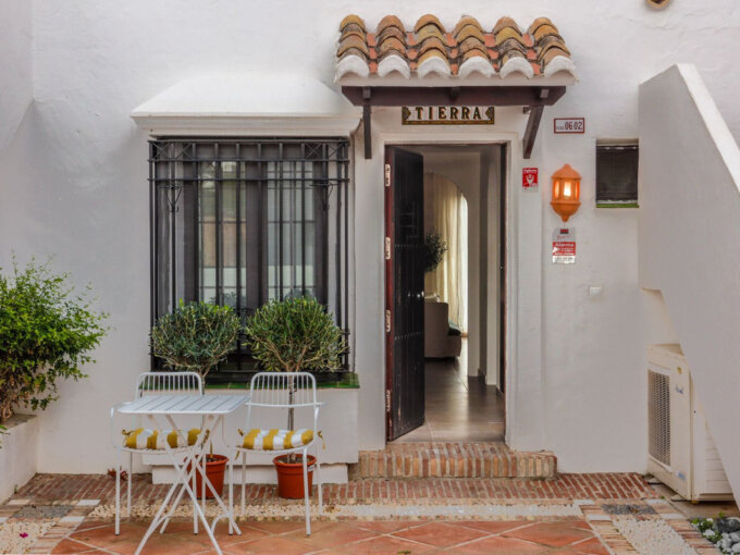 Furnished 2 Bedroom Apartment for Rent in Los Monteros, Marbella