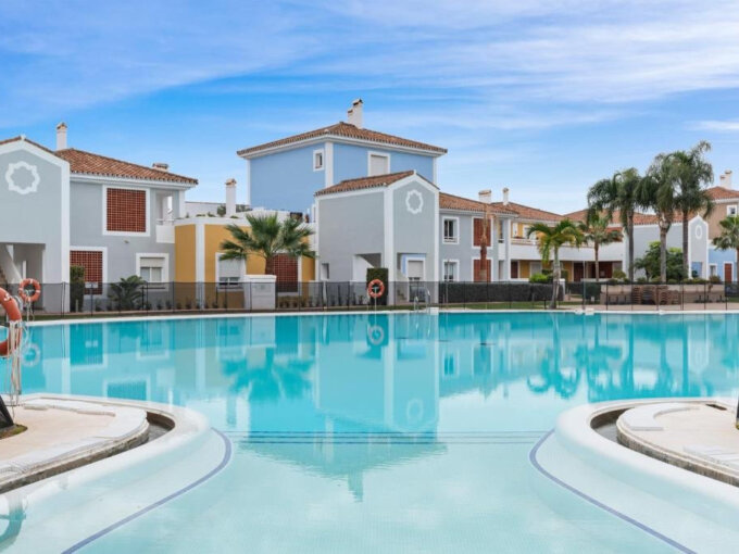 Furnished 3 Bedroom Apartment for Rent in Estepona