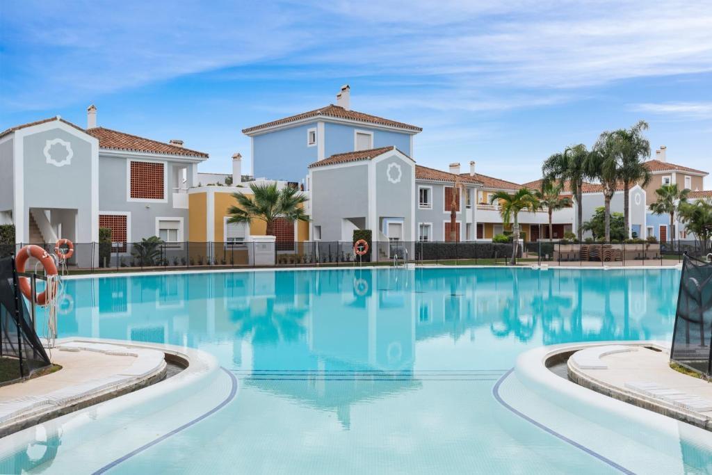 Furnished 3 Bedroom Apartment for Rent in Estepona