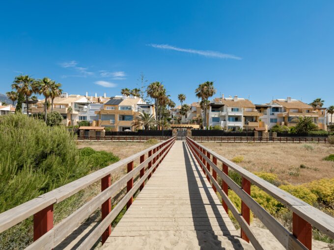 2 Bedroom Apartment with Terrace for Rent in Bahía de Marbella