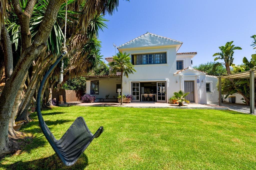 Furnished 5 Bedroom Private Villa for Rent in El Velerin, Nueva Milla de Oro, Estepona