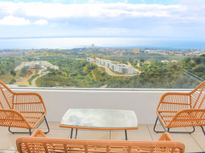 Furnished 2 Bedroom Apartment with Terrace for Rent in Altos de los Monteros, Los Monteros, Marbella
