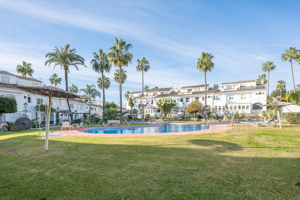 Furnished 3 Bedroom Private Villa with Terrace for Rent in Estepona