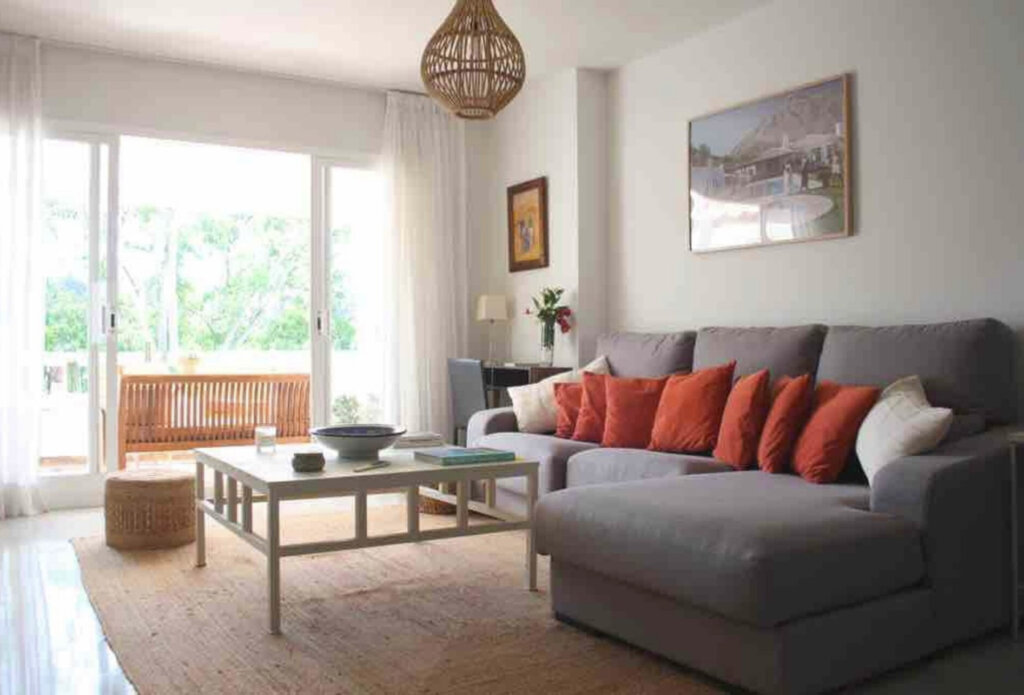 Furnished 2 Bedroom Apartment for Rent in Cortijo Nagüeles, Milla de Oro, Marbella