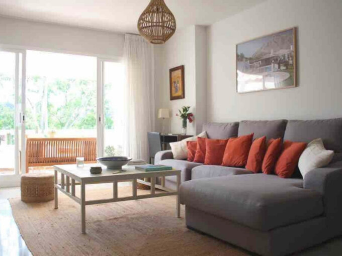 Furnished 2 Bedroom Apartment for Rent in Cortijo Nagüeles, Milla de Oro, Marbella