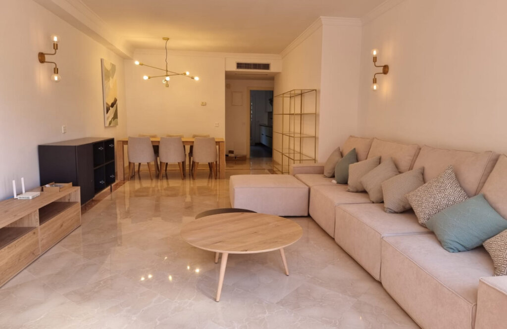 Furnished 4 Bedroom Apartment for Rent in Nagüeles, Marbella