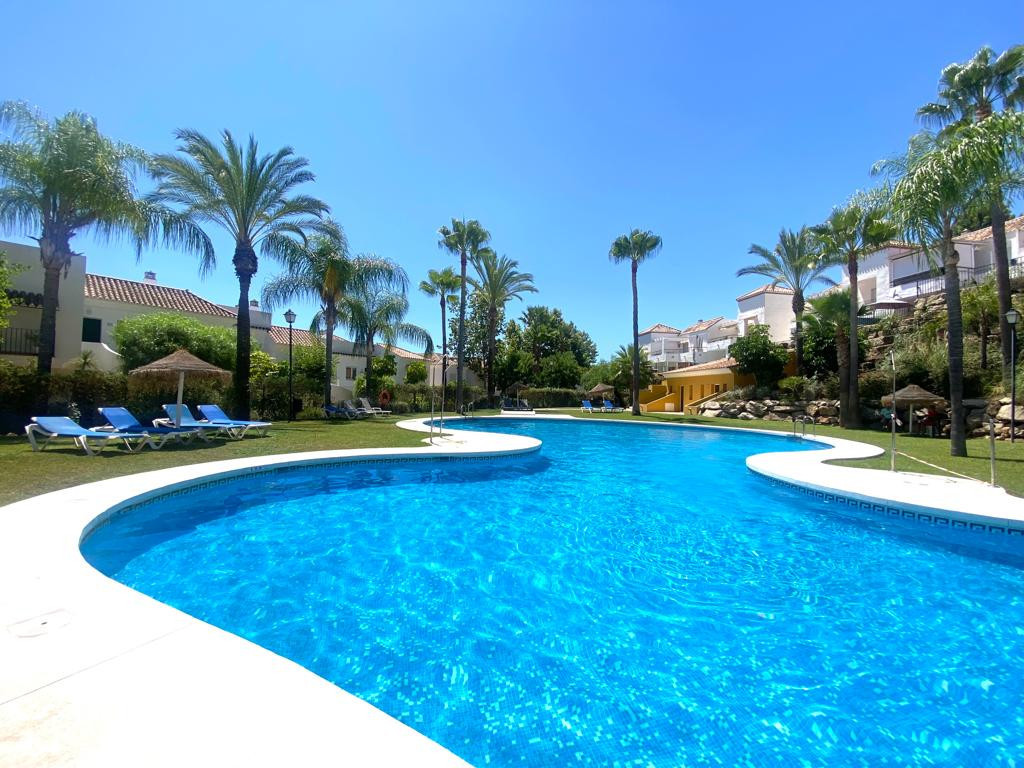 Furnished 2 Bedroom Apartment for Rent in Señorio de Gonzaga, Nueva Andalucía, Marbella