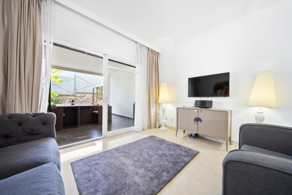 Furnished 2 Bedroom Apartment for Rent in Aloha Gardens, Nueva Andalucía, Marbella