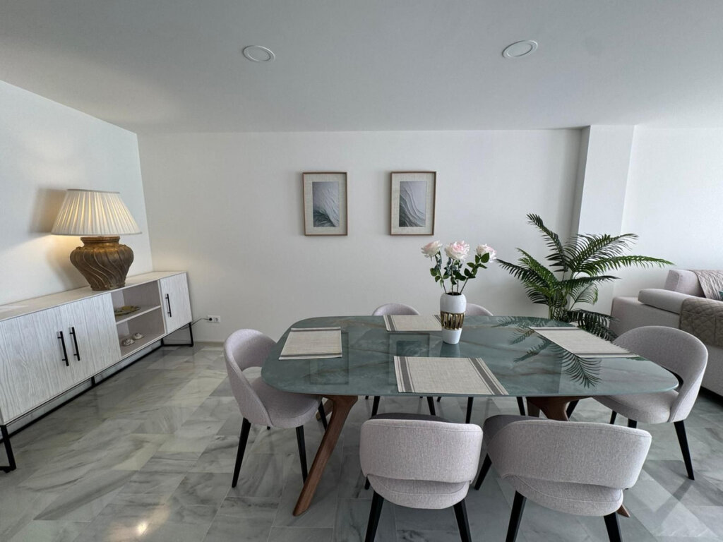 Furnished 2 Bedroom Apartment with Terrace for Rent in Estepona