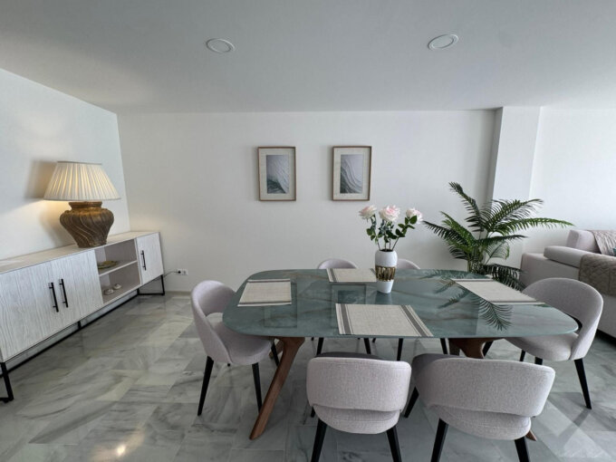 Furnished 2 Bedroom Apartment with Terrace for Rent in Estepona
