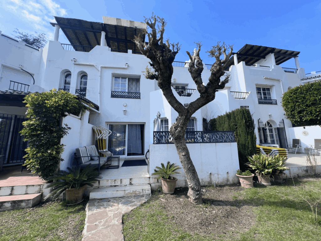 Furnished 4 Bedroom Private Villa for Rent in Puerto Banús, Marbella