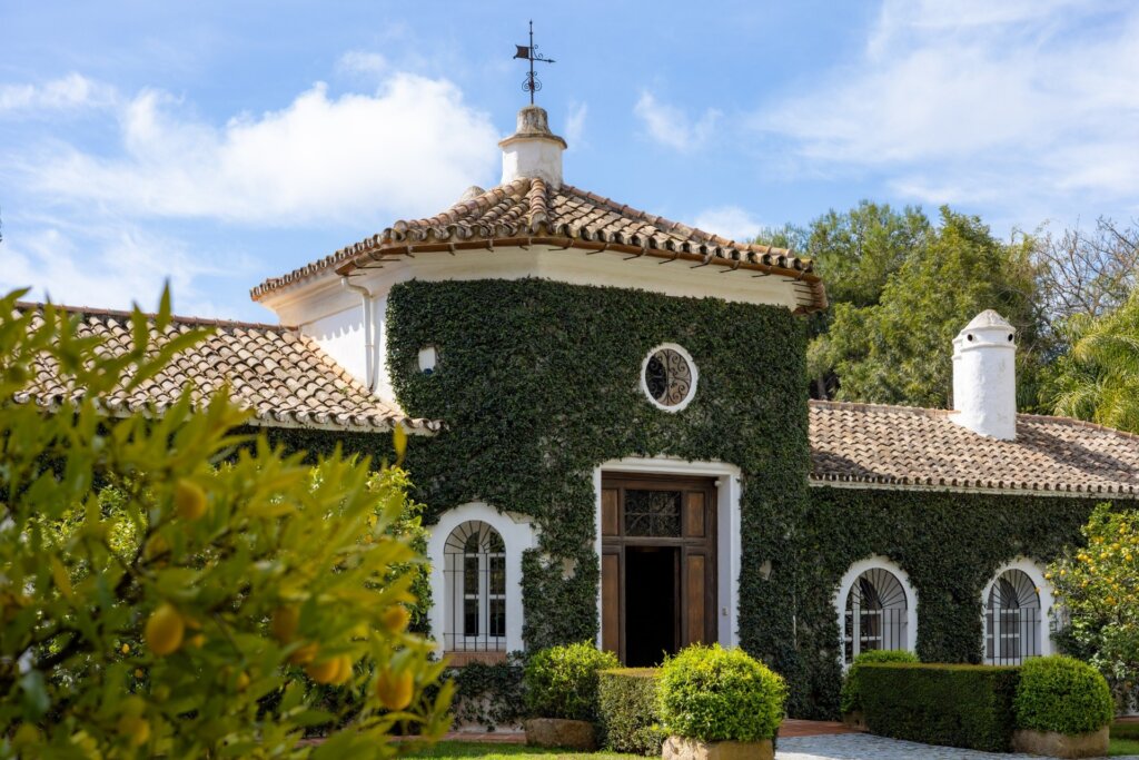 4 Bedroom Private Villa with Terrace for Rent in Marbella Hill Club, Nagüeles, Marbella