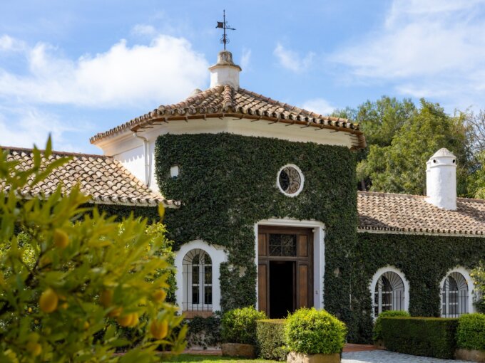 4 Bedroom Private Villa with Terrace for Rent in Marbella Hill Club, Nagüeles, Marbella