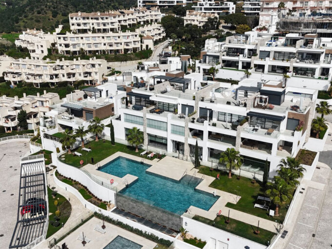 Furnished 3 Bedroom Private Villa with Terrace for Rent in Marbella