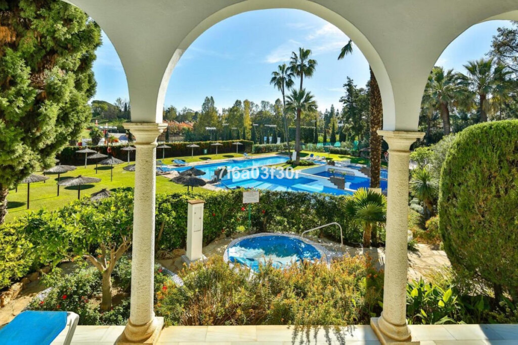 Furnished 2 Bedroom Apartment for Rent in Milla de Oro, Marbella