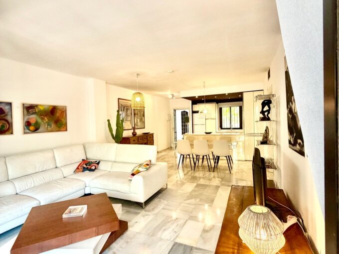 3 Bedroom Apartment with Terrace for Rent in Puerto Banús, Marbella