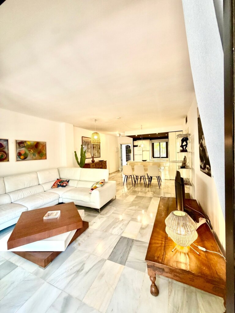 3 Bedroom Apartment with Terrace for Rent in Puerto Banús, Marbella