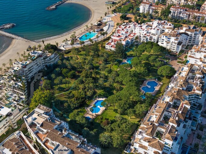 1 Bedroom Apartment with Terrace for Rent in Puerto Banús, Marbella