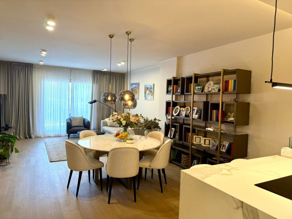 Furnished 2 Bedroom Apartment with Terrace for Rent in Estepona