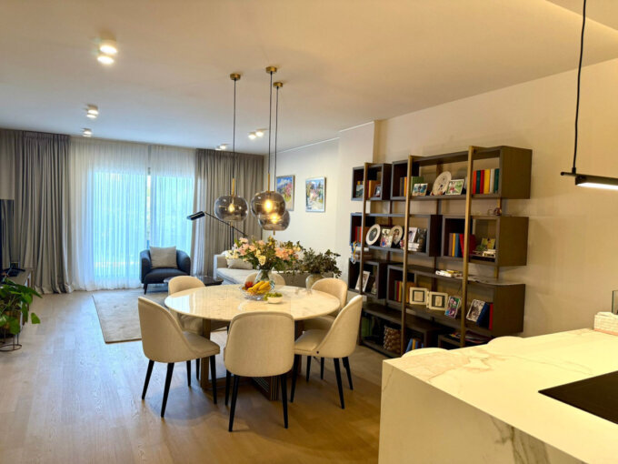 Furnished 2 Bedroom Apartment with Terrace for Rent in Estepona