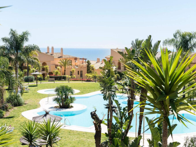 Furnished 2 Bedroom Apartment with Terrace for Rent in Benahavís