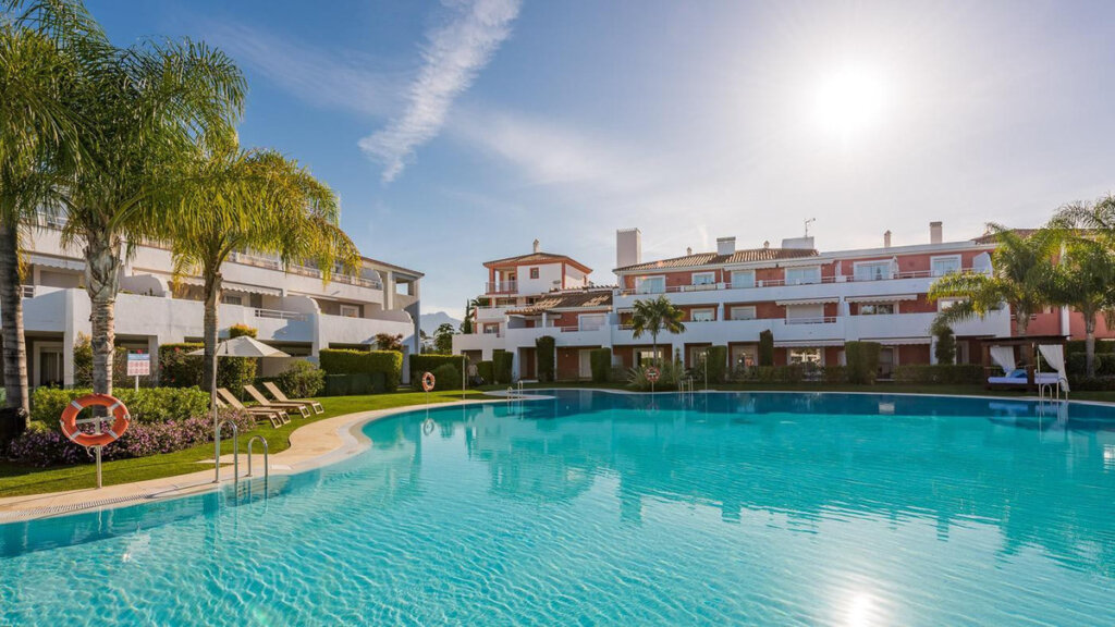 Furnished 2 Bedroom Apartment with Terrace for Rent in Estepona