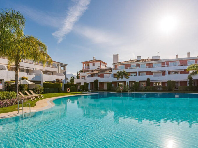 Furnished 2 Bedroom Apartment with Terrace for Rent in Estepona