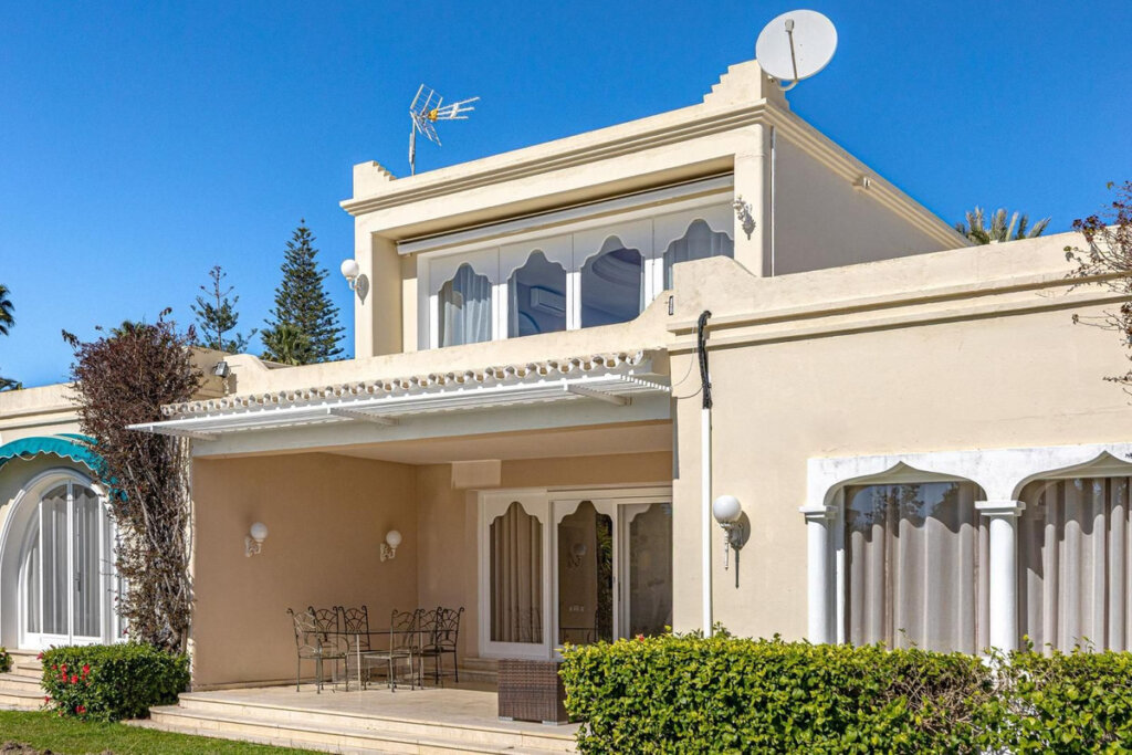 Furnished 5 Bedroom Private Villa for Rent in Estepona