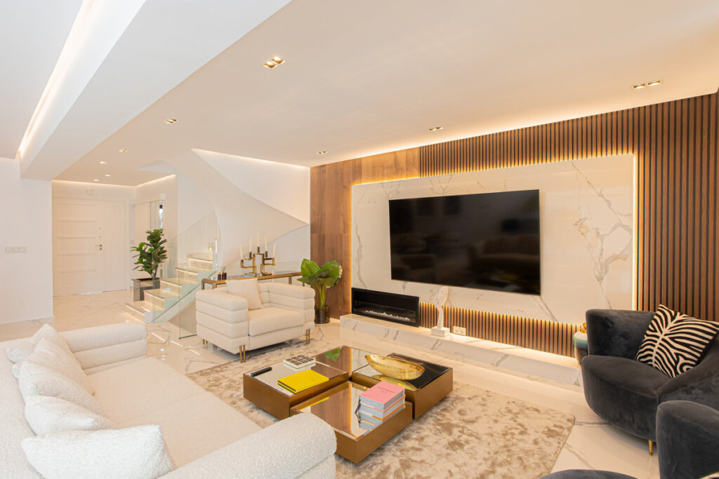 Furnished 4 Bedroom Apartment with Terrace for Rent in Milla de Oro, Marbella
