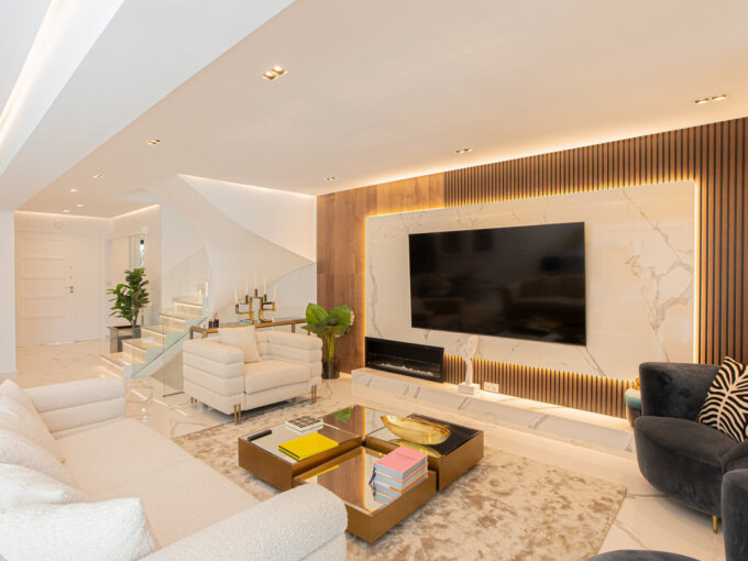 Furnished 4 Bedroom Apartment with Terrace for Rent in Milla de Oro, Marbella