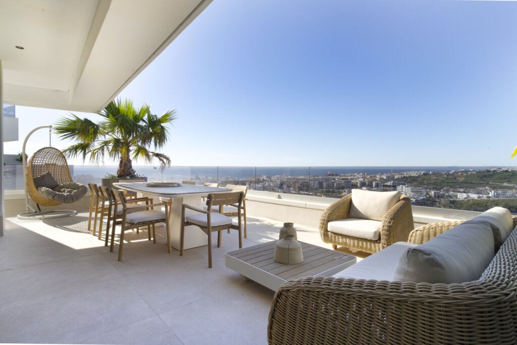 Furnished 2 Bedroom Apartment for Rent in Estepona