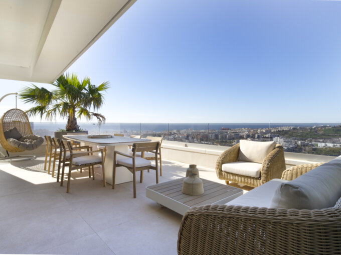 Furnished 2 Bedroom Apartment for Rent in Estepona