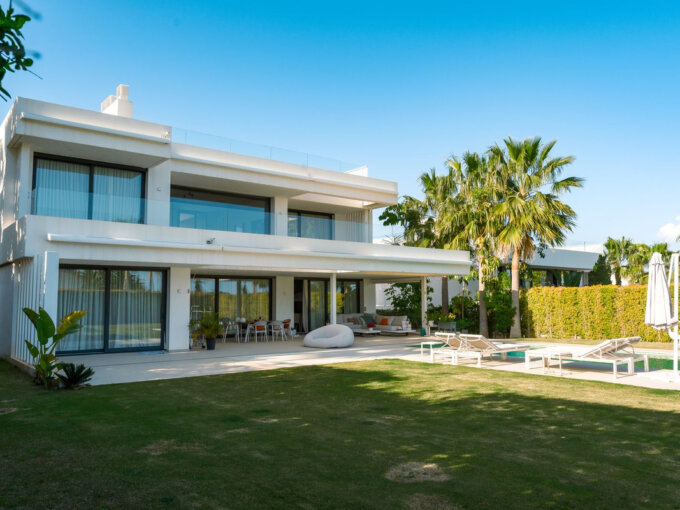 Furnished 4 Bedroom Private Villa for Rent in Cancelada, Estepona