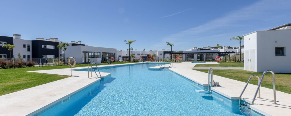2 Bedroom Apartment for Rent in Estepona