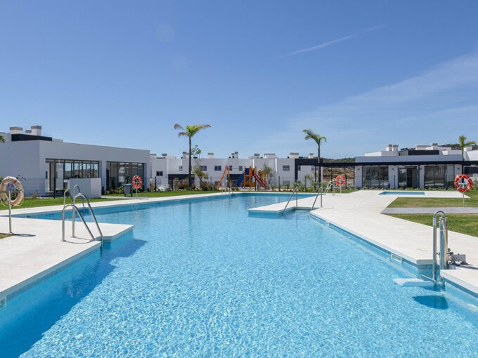 2 Bedroom Apartment for Rent in Estepona