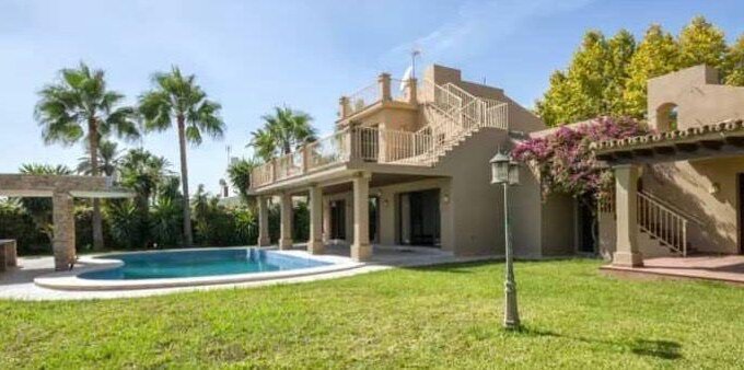 Furnished 3 Bedroom Private Villa for Rent in Milla de Oro, Marbella
