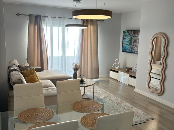Furnished 3 Bedroom Apartment with Terrace for Rent in Nueva Andalucía, Marbella