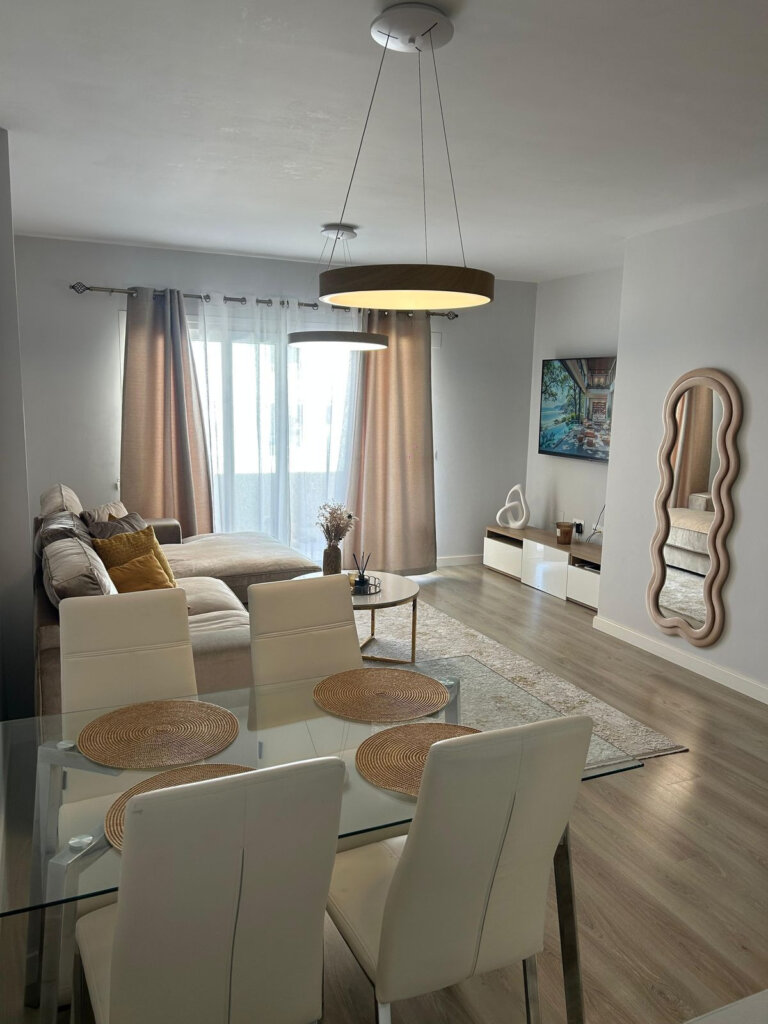Furnished 3 Bedroom Apartment with Terrace for Rent in Nueva Andalucía, Marbella