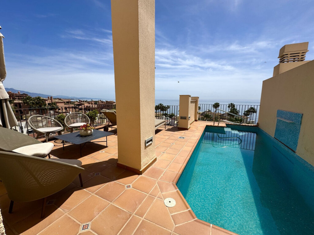 Furnished 2 Bedroom Apartment with Terrace for Rent in Estepona