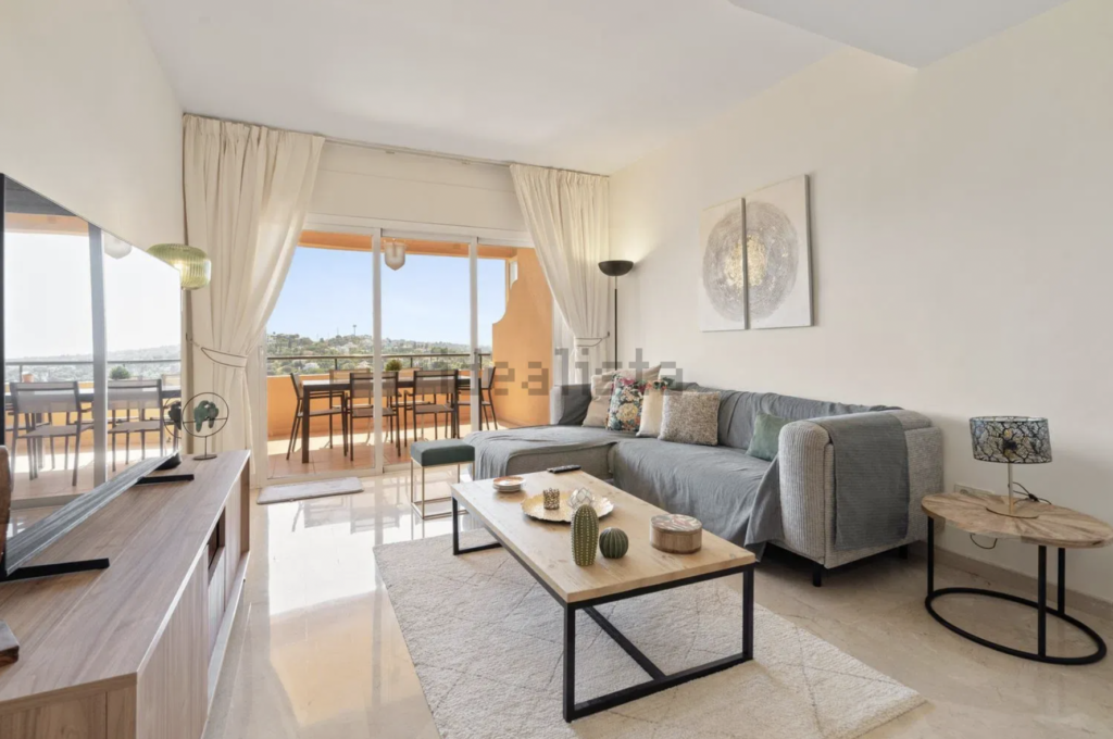 2 Bedroom Apartment for Rent in Elviria, Marbella