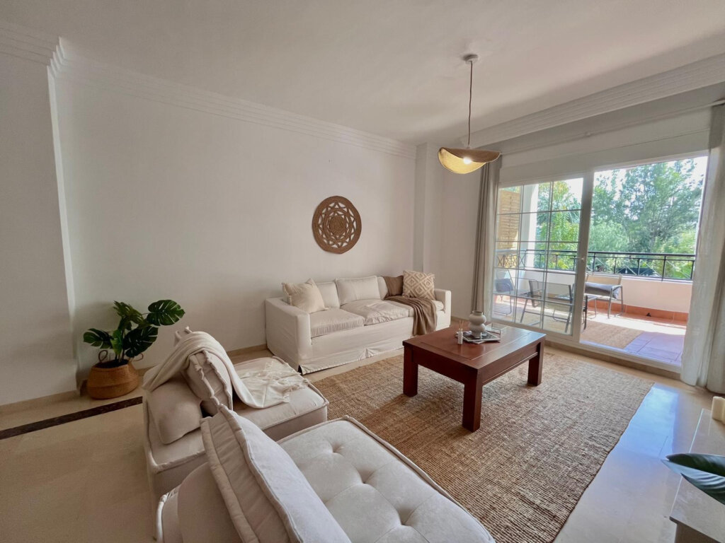 2 Bedroom Apartment for Rent in Nueva Andalucía, Marbella