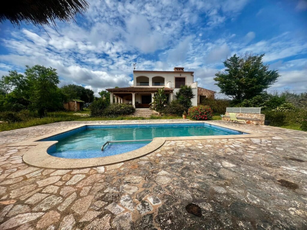 4 Bedroom Apartment for Rent in Santanyí