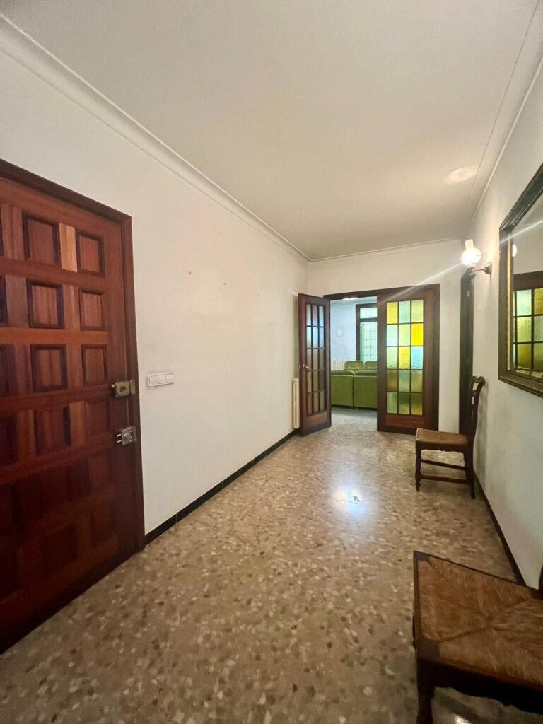 4 Bedroom Apartment with Terrace for Rent in Campos