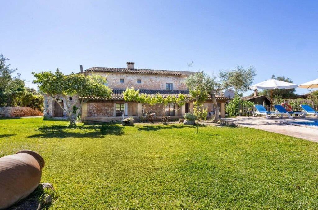5 Bedroom Apartment for Rent in Santanyí
