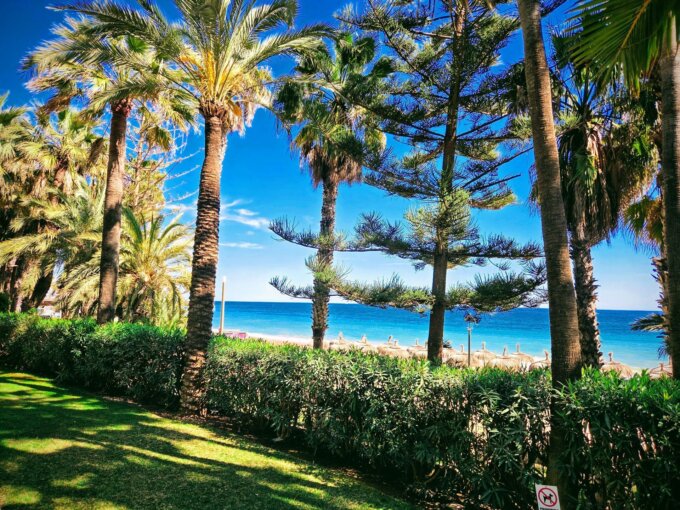 Furnished 2 Bedroom Apartment with Terrace for Rent in Milla de Oro, Marbella