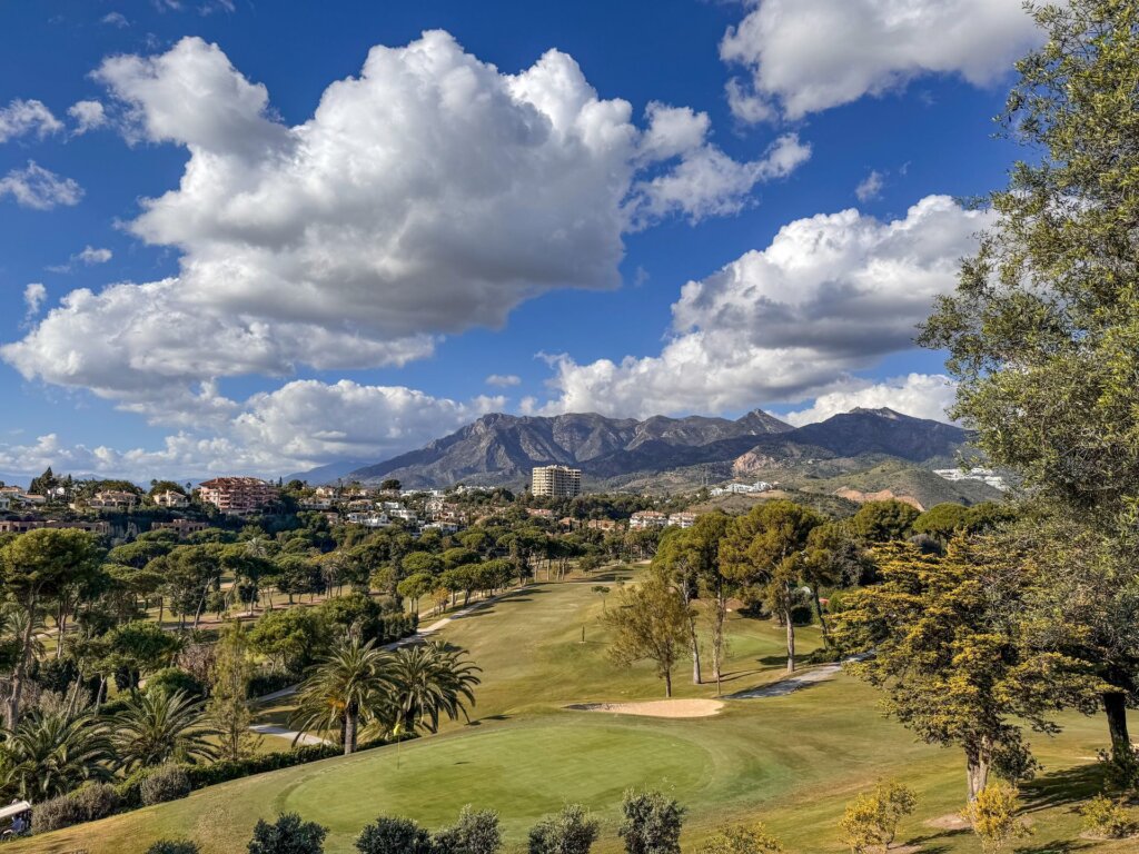 Furnished 2 Bedroom Apartment with Terrace for Rent in Río Real, Marbella